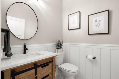 Immaculate custom-built masterpiece, with primary suite on main - photo 17