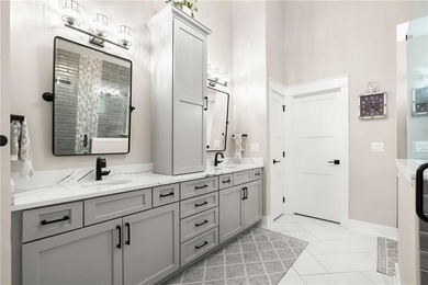 Immaculate custom-built masterpiece, with primary suite on main - photo 22