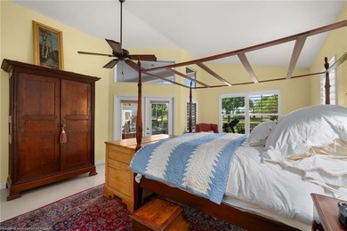 Experience elevated Florida living in this sprawling golf course - photo 22
