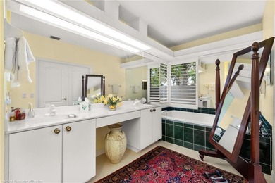 Experience elevated Florida living in this sprawling golf course - photo 25