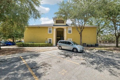 Welcome to this beautifully maintained 3-bedroom, 2-bath condo - photo 29