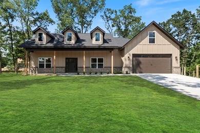 Stunning new construction home on a beautiful wooded lot! Just - photo 1