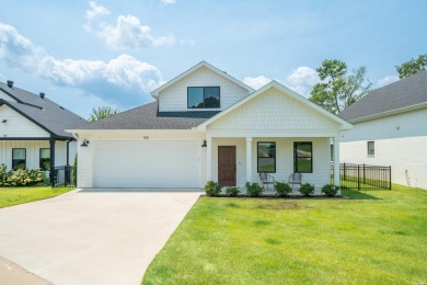 Lake Home For Sale in Hot Springs, Arkansas