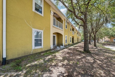Welcome to this beautifully maintained 3-bedroom, 2-bath condo - photo 32