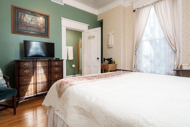 A truly rare opportunity to own an iconic Italianate estate - photo 44