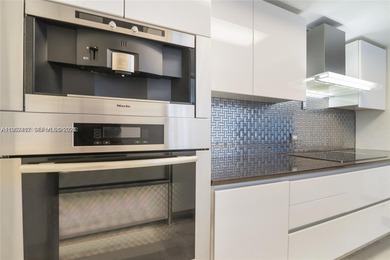 LUXURY OCEAN FRONT BUILDING, TWO SPLIT BEDROOMS PLUS  DEN AS A