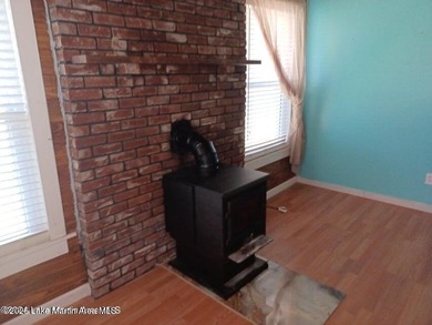 Charming 2 bed, 1 bath home sits in the heart of Alexander City - photo 4