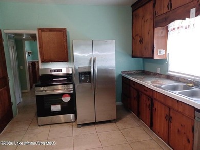 Charming 2 bed, 1 bath home sits in the heart of Alexander City - photo 5