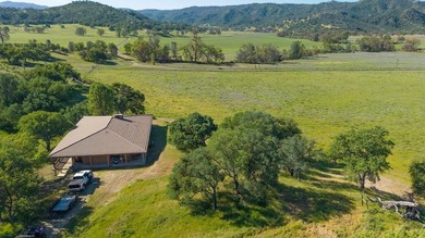 Welcome to a rare opportunity to own a beautiful ranch in the - photo 4