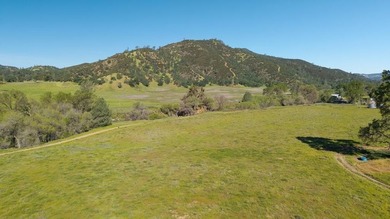 Welcome to a rare opportunity to own a beautiful ranch in the - photo 8