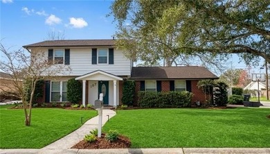 Welcome back to this spacious and well-kept home with a flexible - photo 1