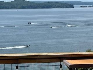 Welcome to your front-row seat on Kentucky Lake, where - photo 26