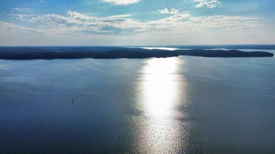 Welcome to your front-row seat on Kentucky Lake, where - photo 39