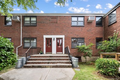Welcome to Clearview Gardens. This 1st Floor Two Bedroom Co-op - photo 1
