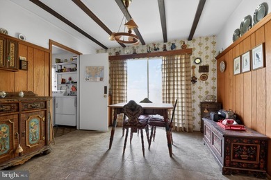 Rare opportunity to own a classic Levitt-built rambler in - photo 13