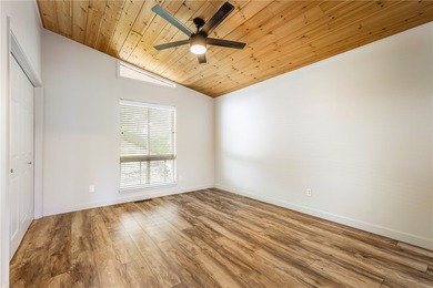 Featuring high-end finishes, no detail was spared in this - photo 15
