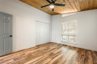 Featuring high-end finishes, no detail was spared in this - photo 16