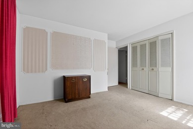 Rare opportunity to own a classic Levitt-built rambler in - photo 18