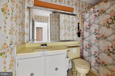 Rare opportunity to own a classic Levitt-built rambler in - photo 20