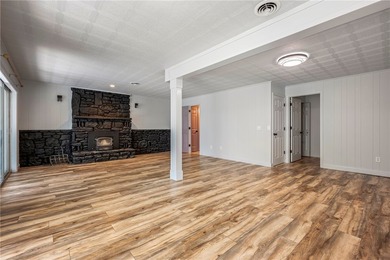 Featuring high-end finishes, no detail was spared in this - photo 22