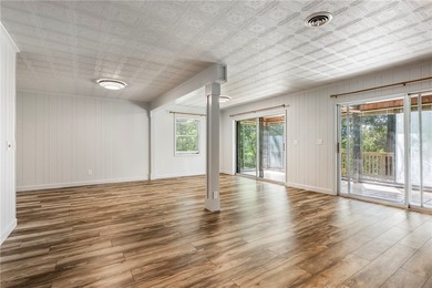 Featuring high-end finishes, no detail was spared in this - photo 24