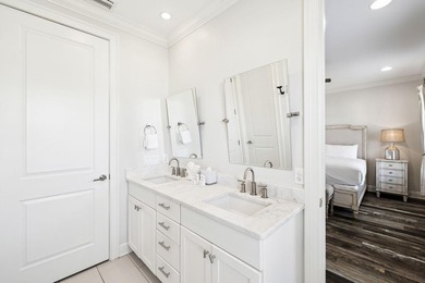 Welcome to this beautifully appointed 4-bedroom, 4-bathroom - photo 25