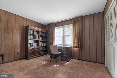 Rare opportunity to own a classic Levitt-built rambler in - photo 25