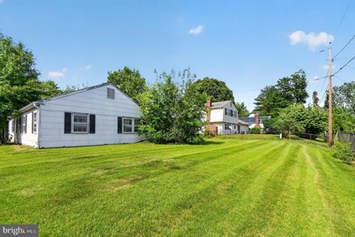 Rare opportunity to own a classic Levitt-built rambler in - photo 27
