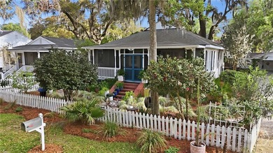 Isle of Hope is a remarkable neighborhood in a City known for - photo 2