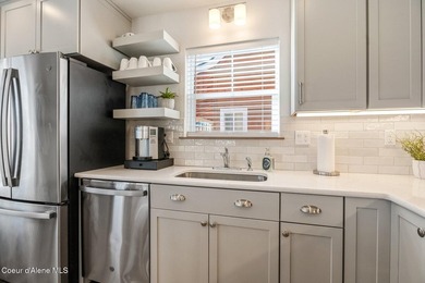 Customized 3-bedroom bungalow in Dover Bay Resort on Lake Pend - photo 10