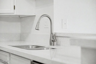 Stunning, completely remodeled 3rd-floor condo offering - photo 12