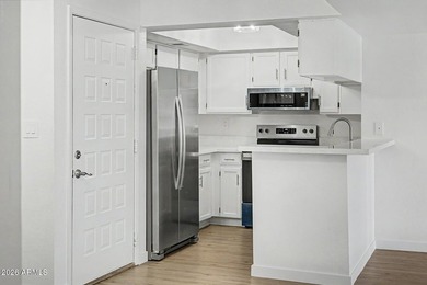 Stunning, completely remodeled 3rd-floor condo offering - photo 13