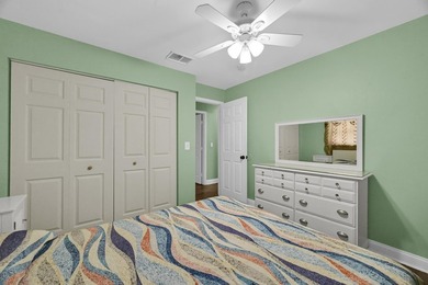 Beautiful 3-bedroom, 2-bathroom home featuring a brand-new roof - photo 16