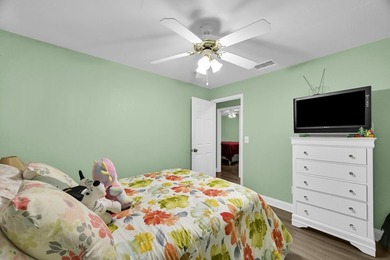 Beautiful 3-bedroom, 2-bathroom home featuring a brand-new roof - photo 19