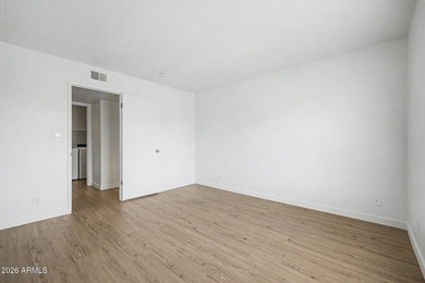 Stunning, completely remodeled 3rd-floor condo offering - photo 21