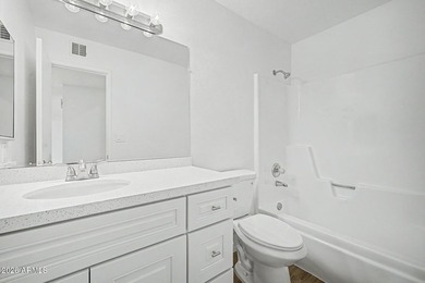 Stunning, completely remodeled 3rd-floor condo offering - photo 22