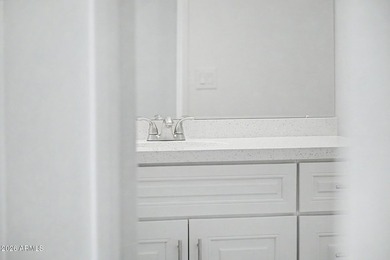 Stunning, completely remodeled 3rd-floor condo offering - photo 23