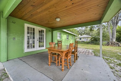 Beautiful 3-bedroom, 2-bathroom home featuring a brand-new roof - photo 24