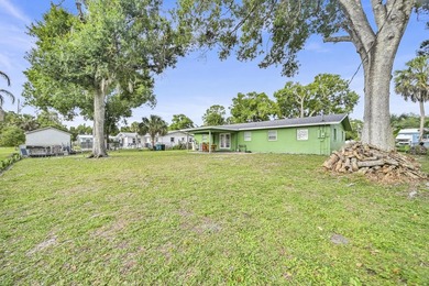 Beautiful 3-bedroom, 2-bathroom home featuring a brand-new roof - photo 26