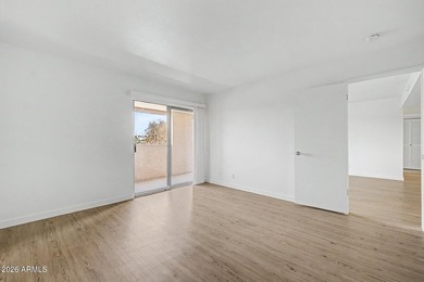 Stunning, completely remodeled 3rd-floor condo offering - photo 27