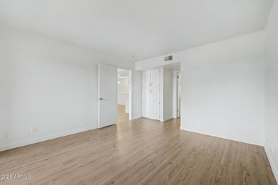 Stunning, completely remodeled 3rd-floor condo offering - photo 28
