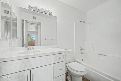 Stunning, completely remodeled 3rd-floor condo offering - photo 30