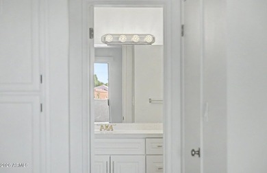 Stunning, completely remodeled 3rd-floor condo offering - photo 31