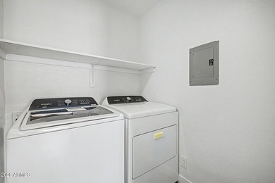 Stunning, completely remodeled 3rd-floor condo offering - photo 32