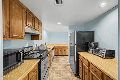 Stunning, completely remodeled 3rd-floor condo offering - photo 40