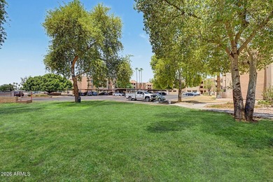 Stunning, completely remodeled 3rd-floor condo offering - photo 43