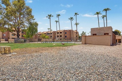 Stunning, completely remodeled 3rd-floor condo offering - photo 44