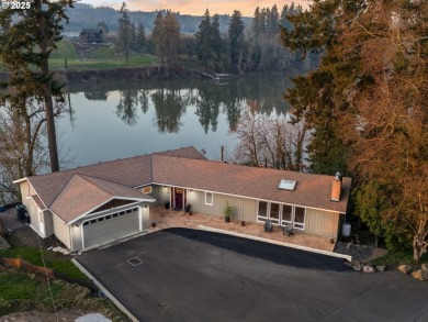 Lake Home For Sale in Aurora, Oregon