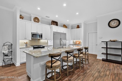 Privately tucked away in an exclusive gated enclave of just 23 - photo 5