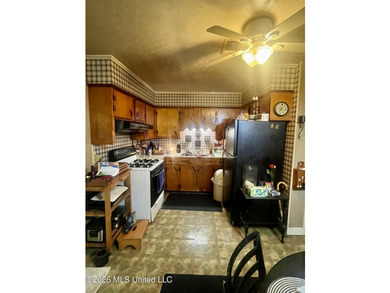 Opportunity awaits with this 3-bedroom, 1-bath home located in - photo 3